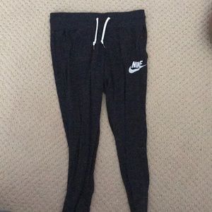 Nike Cropped Joggers